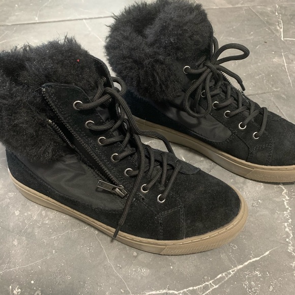 Size 8 Cougar Winter boots. - Picture 3 of 4